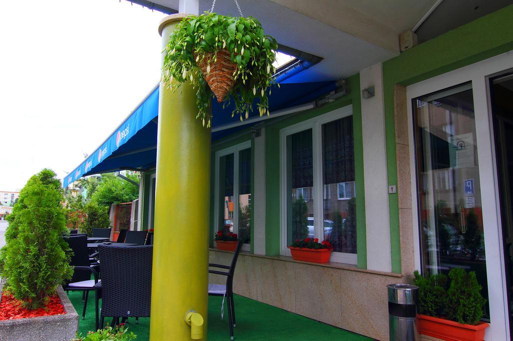 Penzion Blesk Ruzomberok Ngoại thất bức ảnh